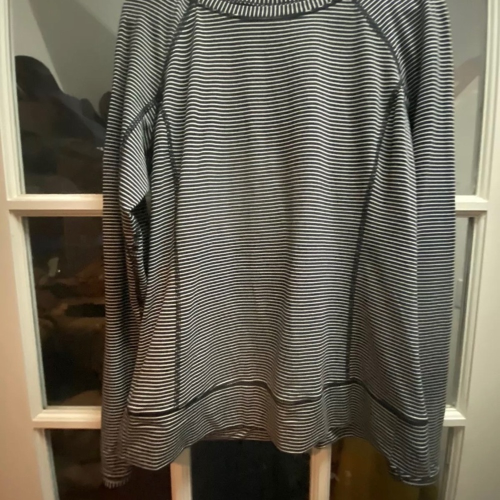 lululemon Race Your Pace Long Sleeve Pullover Size 12-Hyper Stripe Black White.